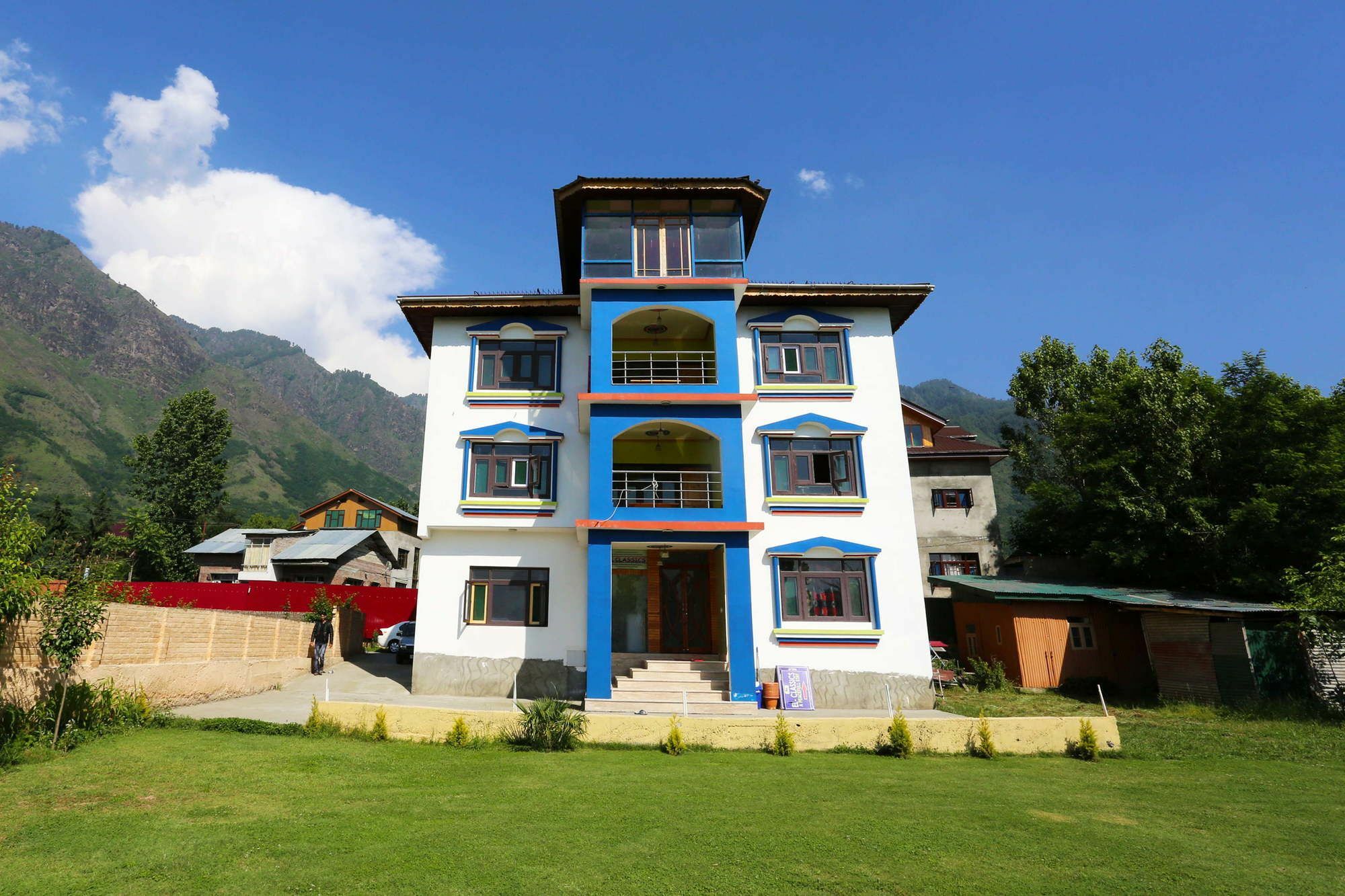 Super Oyo Hotel El Classics Сринагар Экстерьер фото